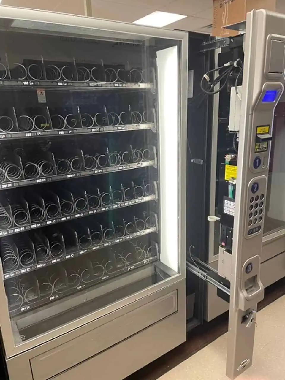 Crane Merchant 6 Snack Machine, model 181 - Used - Image 2